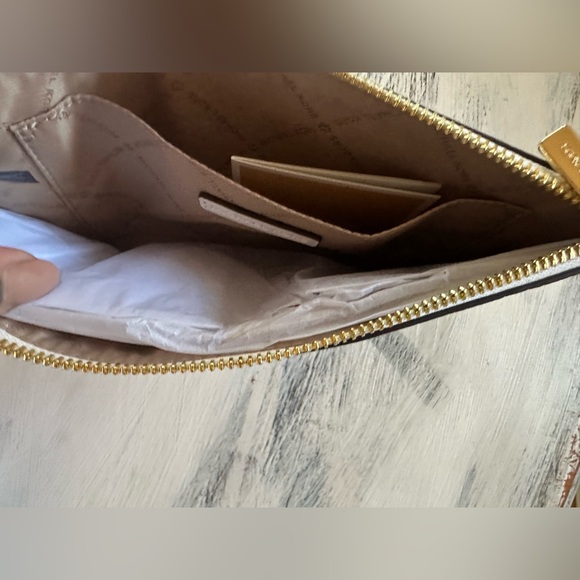 MICHAEL KORS JET SET TRAVEL XL CLUTCH WRISTLET FRUIT MELODY OPTIC WHITE MULTI - Picture 8 of 10